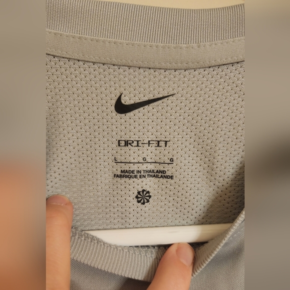 Womens Nike Athletic Shirt - Picture 5 of 7